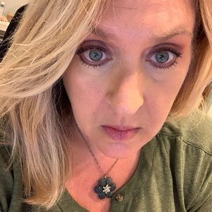 Meet your Posher, Liz